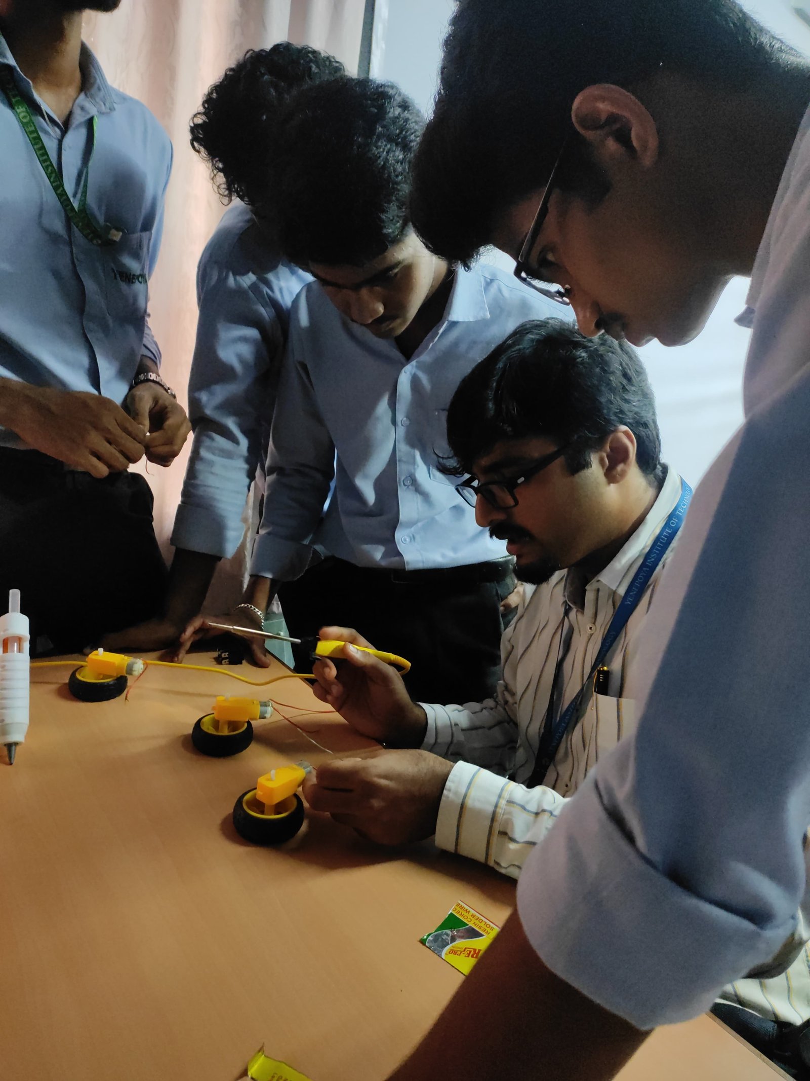 The workshop RoboKicker 2.0: Building a Wired Robo Soccer Bot from scratch.